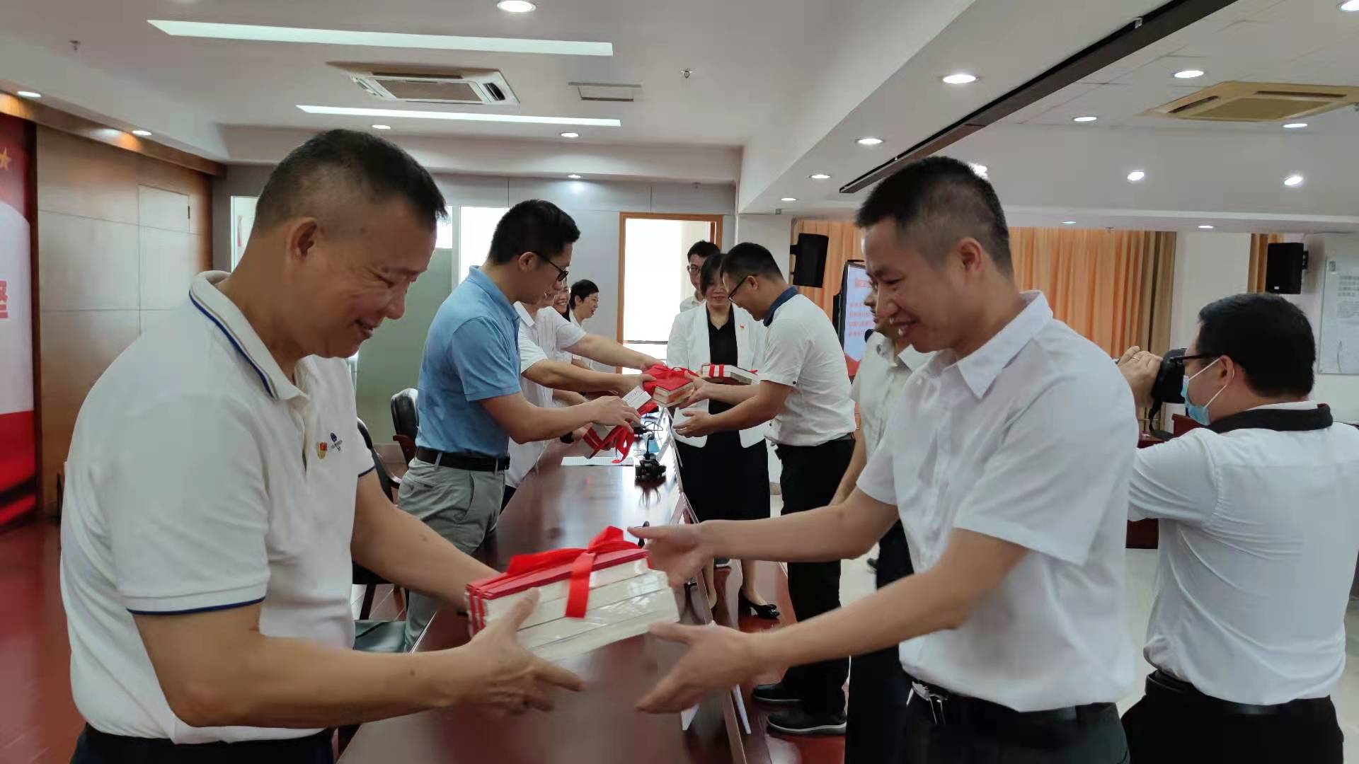 第四段 赠送政治生日礼物.jpg