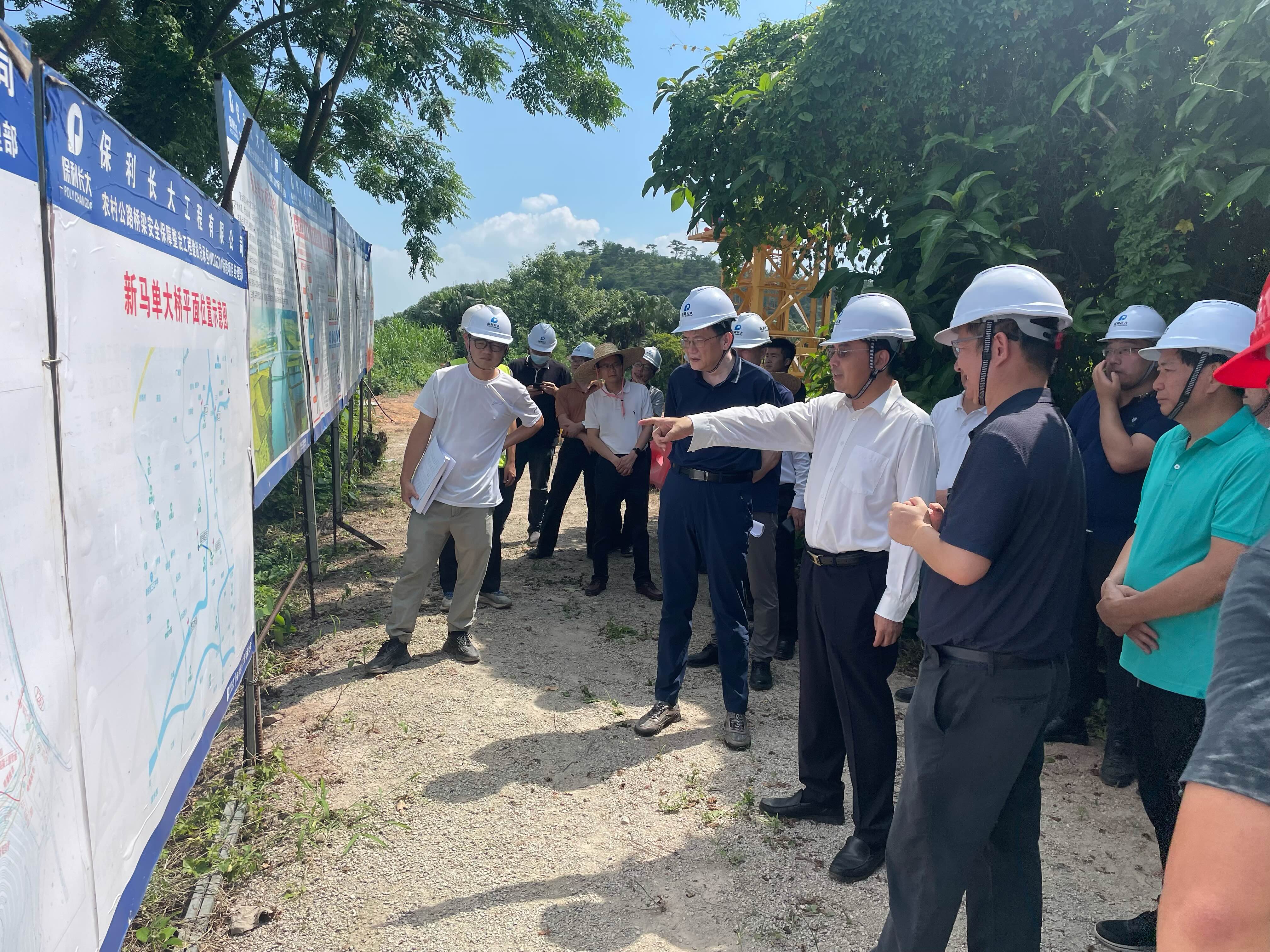 图1&nbsp;督导组调研新马单渡改桥项目.jpg