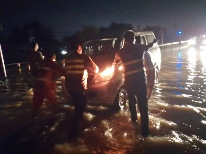 公路信息kp026-赤诚公路心,最美护路人 (3).jpg