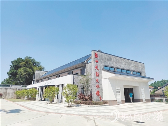 雅瑶镇连片打造“百千万工程”示范带。图为雅瑶镇陈山村火龙馆。