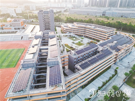 鹤山市职业技术学校分布式光伏项目是鹤山市属国资公司投资最大的光伏项目，已初见成效。