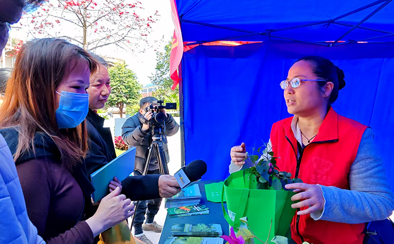 250319江门市开展2025年乡村绿化送苗送技下乡活动 (4).jpg