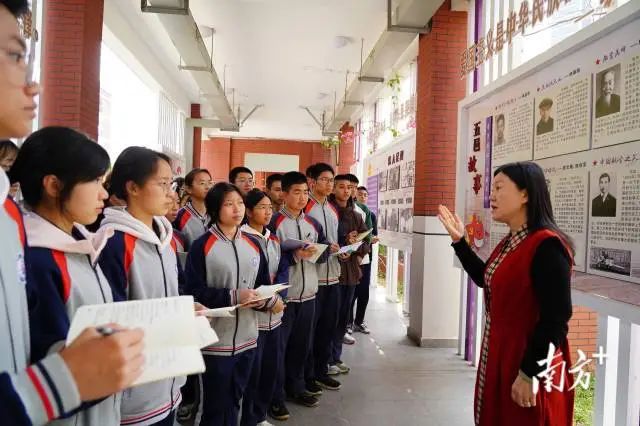 从知习俗到承遗志,紫茶中学学子把家国情怀厚植于心。 图片