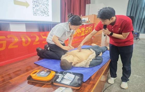 人人讲安全、个个会应急 —— 江门市开展工伤预防“进企业”行动，邀请省专家团队深入重点企业查找安全隐患 683.png