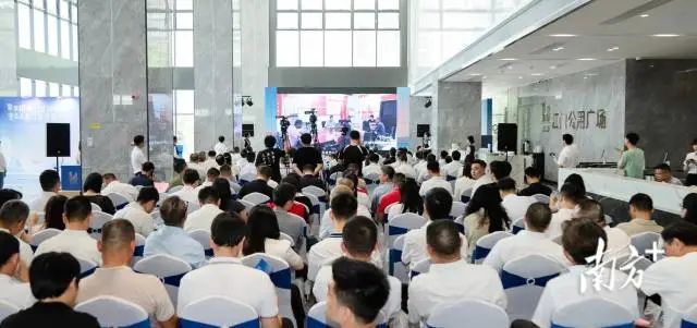 8月15日,江门市属国企资产推介会在公用广场举行。 8月15日,江门市属国企资产推介会在公用广场举行。