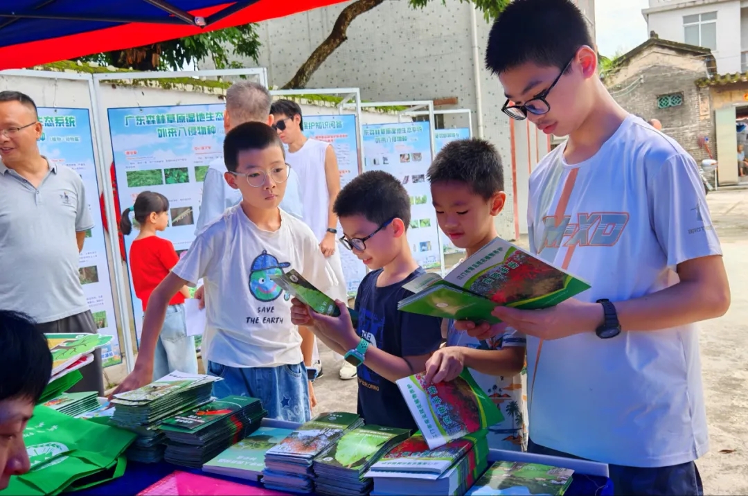 250821江门市自然资源局举办 “古树公园探秘行动” 聚焦绿色古董守护与科普 (8).jpg