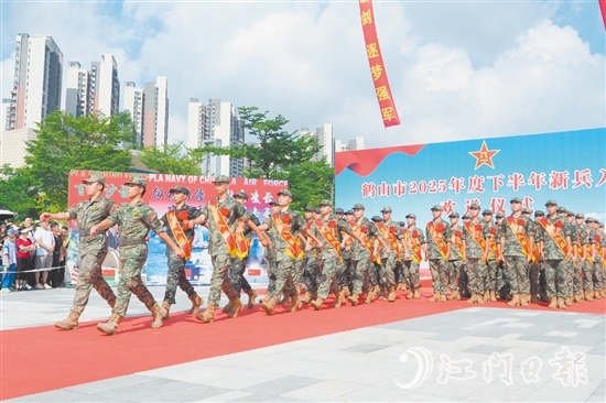 新兵们精神抖擞。