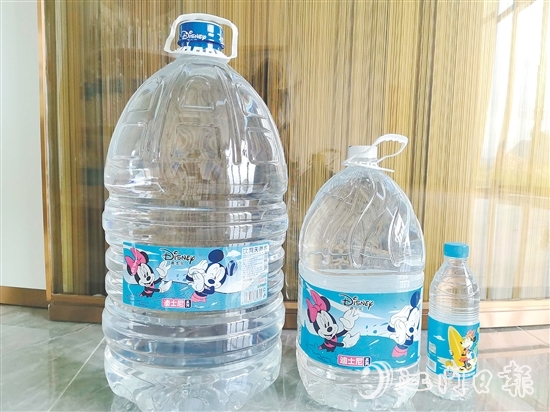 迪士尼向恩州山泉水授权旗下28个IP形象，用于产品包装和水厂空间设计。