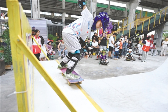2025世界滑板日・江门站暨新会区滑板公开赛在新会区“NoNoPark无界社区”成功举行。