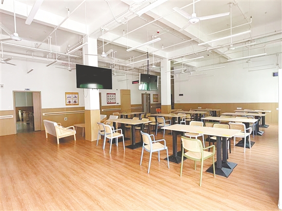 恩平全市初步建成县级居家养老服务中心、镇（街）级日间照料中心、村（社区）级居家养老服务中心等各类养老服务设施122家。