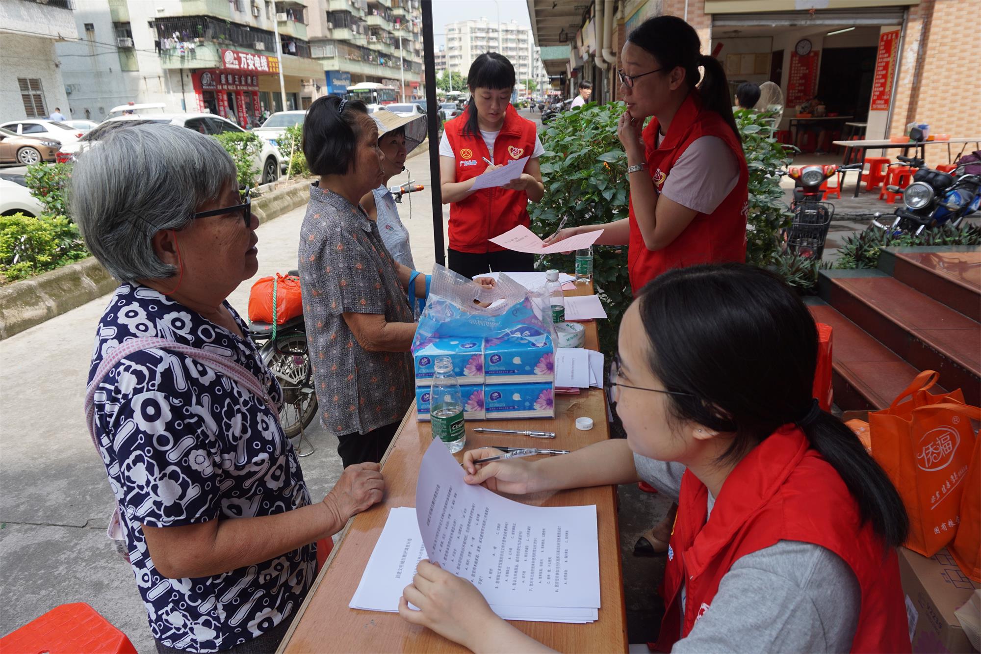 社区定点摆摊宣传1.jpg 社区定点摆摊宣传1.jpg