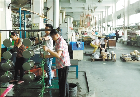 不少小微企业在“政银保”项目的支持下得到发展。 不少小微企业在“政银保”项目的支持下得到发展。