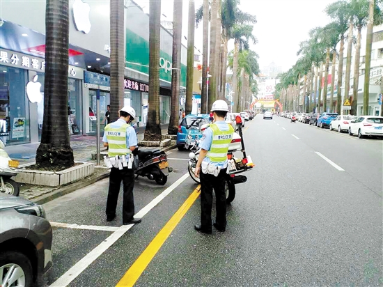 根据现状,交警对蓬莱路停车秩序进行整治。 根据现状,交警对蓬莱路停车秩序进行整治。