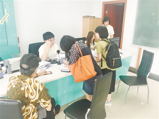 江门公证处有优质、便捷、人性化的公证服务环境。 江门公证处有优质、便捷、人性化的公证服务环境。