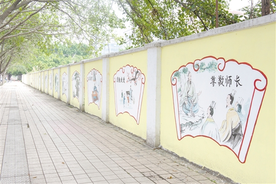 蓬江区对建设二路王野摩托段的彩绘墙进行了翻新。 蓬江区对建设二路王野摩托段的彩绘墙进行了翻新。
