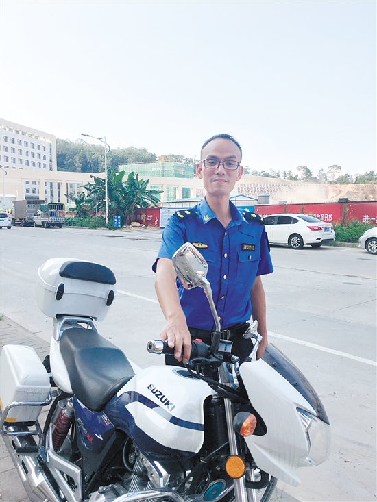 ●城管队员冯德添: ●城管队员冯德添: