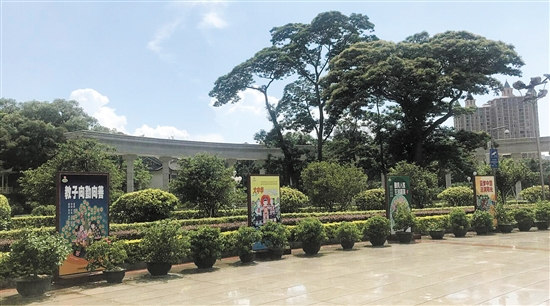 东湖公园设置了多处社会主义核心价值观及文明宣传栏。 东湖公园设置了多处社会主义核心价值观及文明宣传栏。