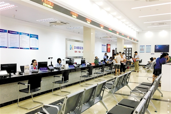 江南街道公共服务中心可为群众提供便捷、高效服务。 江南街道公共服务中心可为群众提供便捷、高效服务。