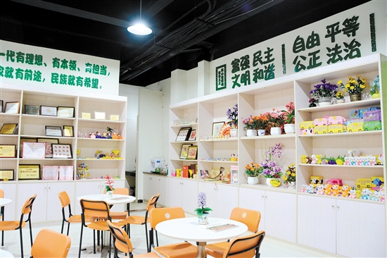 北门社区党群服务街义工服务中心温馨舒适。 北门社区党群服务街义工服务中心温馨舒适。