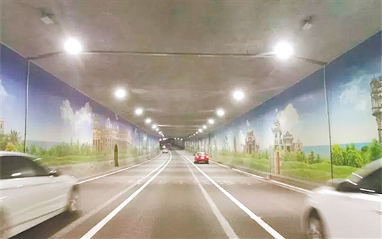 改造后,下沉立交内灯光明亮很多。 改造后,下沉立交内灯光明亮很多。