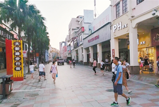 整治后的大新路步行街变得更加整洁、清爽。 整治后的大新路步行街变得更加整洁、清爽。