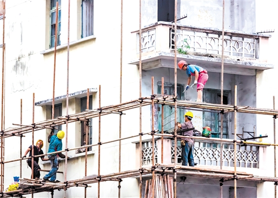 《墙面翻新》(组照) 《墙面翻新》(组照)