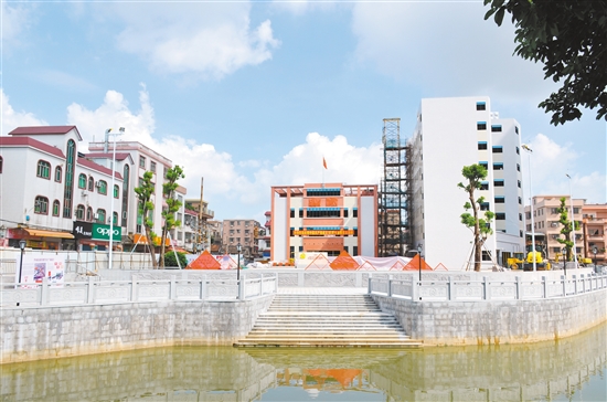 位于江海区外海街道直冲村的党建文化广场漂亮整洁。 位于江海区外海街道直冲村的党建文化广场漂亮整洁。